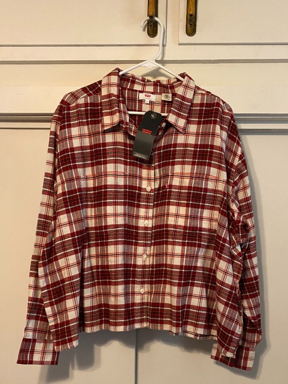 NWT - Levi's red & white plaid, button-down flannel, slightly cropped, size XXL